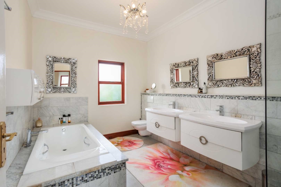 5 Bedroom Property for Sale in Val De Vie Estate Western Cape
